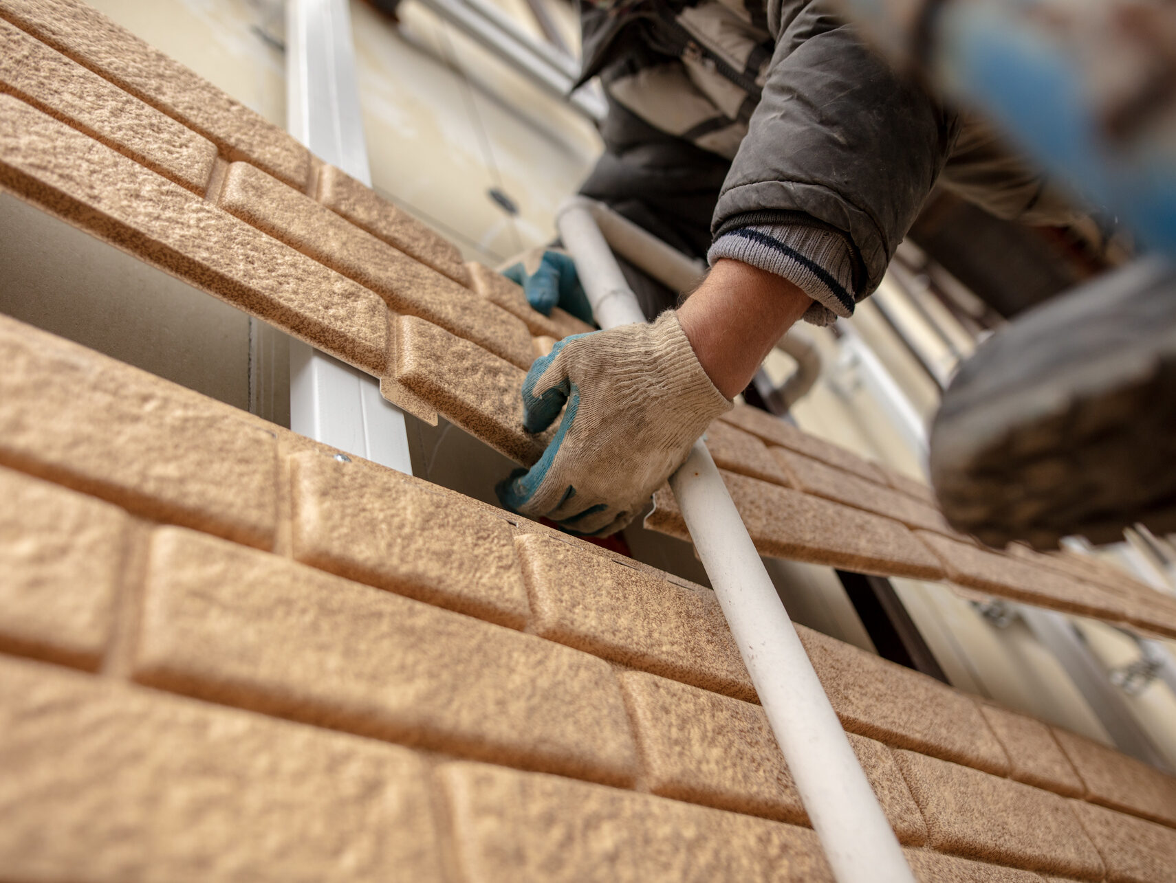 Installation of plastic siding under the brick